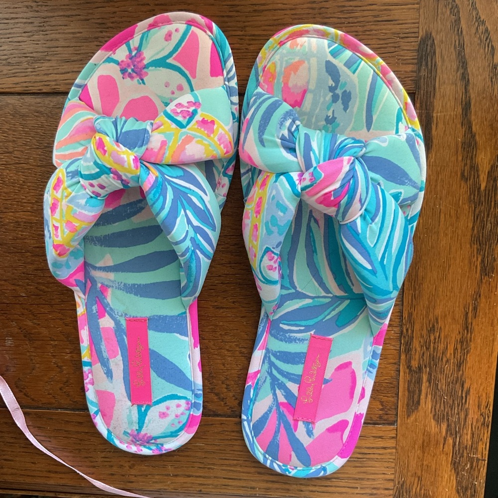 EUC LILLY PULITZER SLIDES